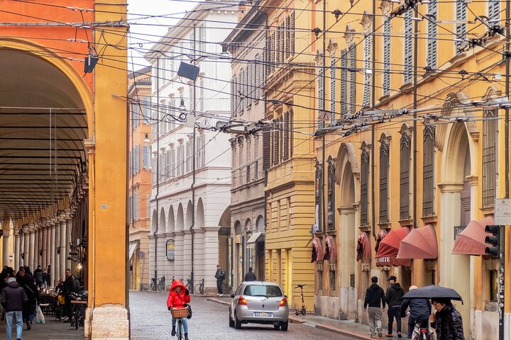 Modena Food Tour with Pasta and 10 Authentic Italian Tastings