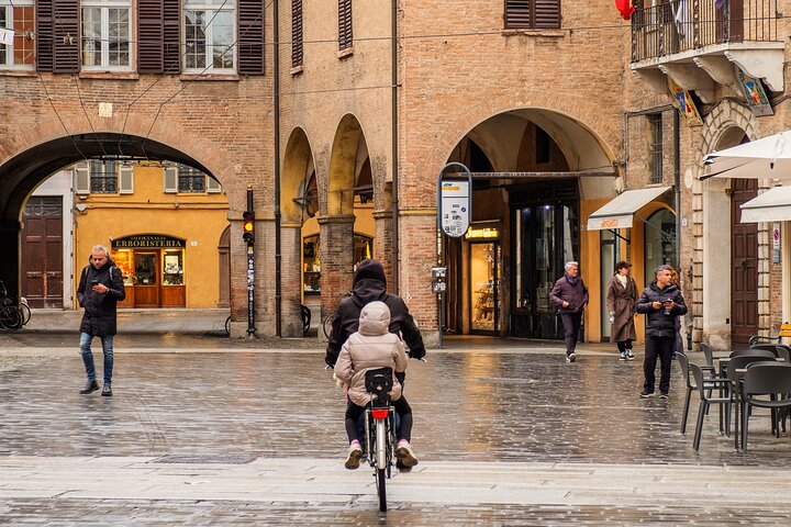 Modena Food Tour with Pasta and 10 Authentic Italian Tastings
