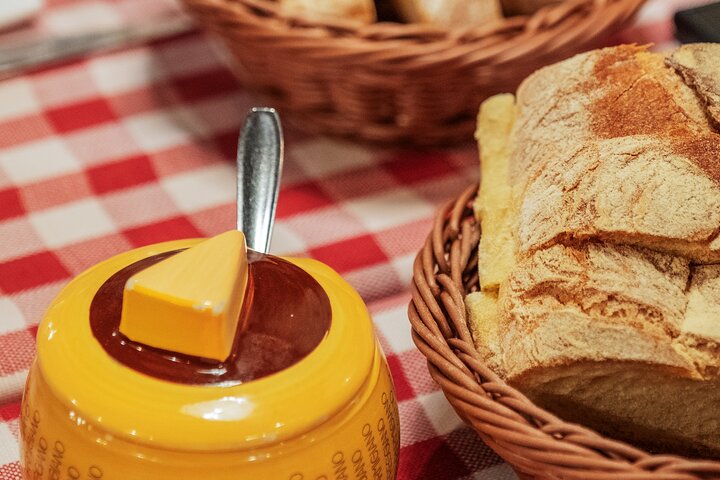 Modena Food Tour with Pasta and 10 Authentic Italian Tastings