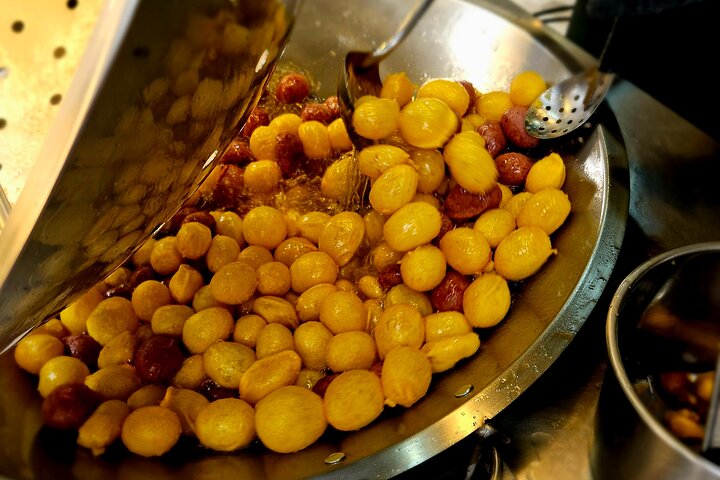 Taipei: Your First Day Food Tour with Locals & 12+ Tastings