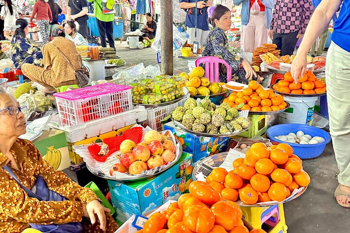 Temple and Local Market in Sihanoukville History tour