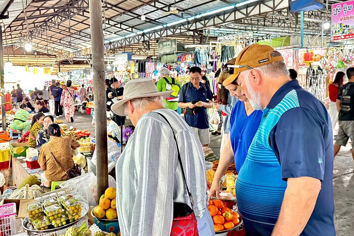Temple and Local Market in Sihanoukville History tour