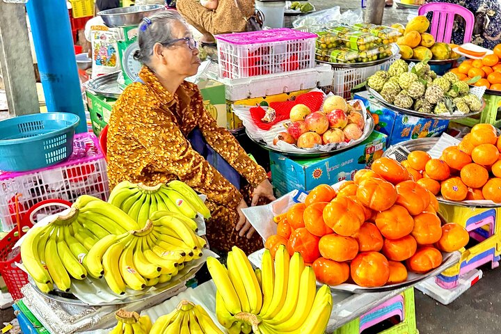 Temple and Local Market in Sihanoukville History tour