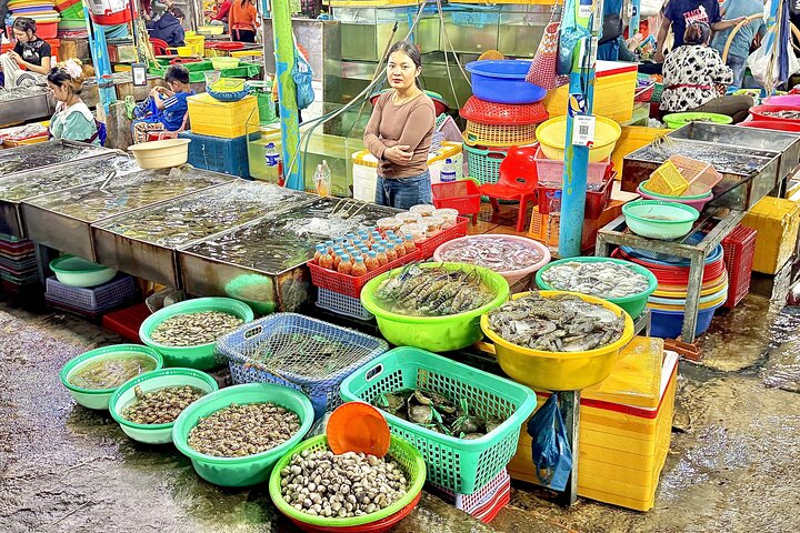 Temple and Local Market in Sihanoukville History tour
