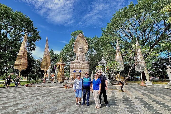 Temple and Local Market in Sihanoukville History tour