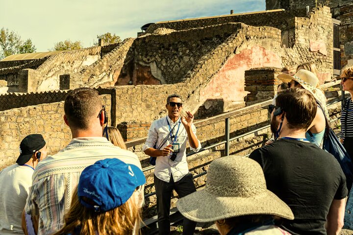 Pompeii Tour & Lunch with Wine Tasting Experience