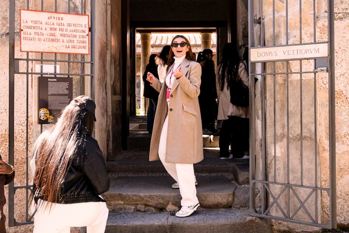 Pompeii Tour & Lunch with Wine Tasting Experience