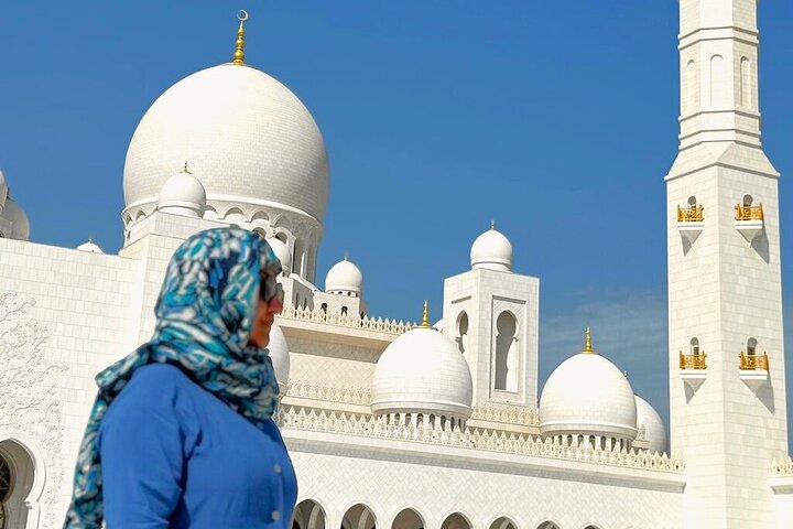 Abu Dhabi Top 15 Must-See Attractions with Grand Mosque and Souks