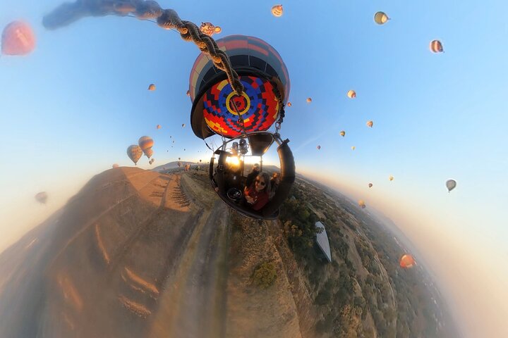 Hot Air Balloon Flight Teotihuacan + Pickup + Breakfast Cave