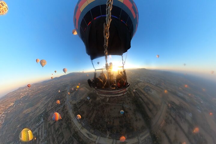 Hot Air Balloon Flight Teotihuacan + Pickup + Breakfast Cave