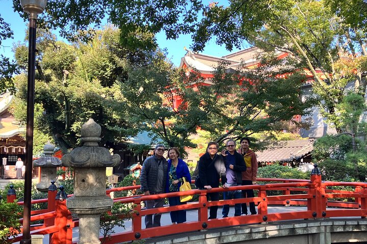 Evening Shrine and Izakaya Japanese Sake Experience Tour