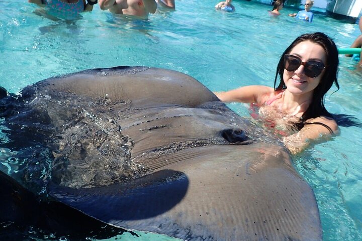 3-Stop Stingray City, Reef Snorkel & Starfish Point Tour