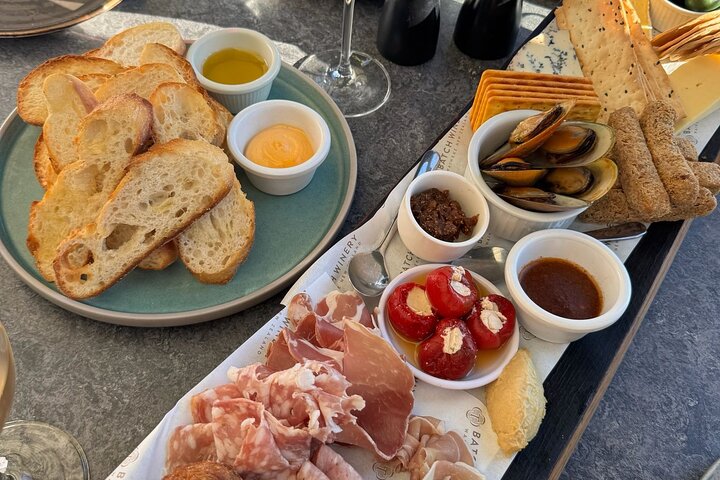 The Boutique Experience: Waiheke Best Cellar Tour (11 guests max)