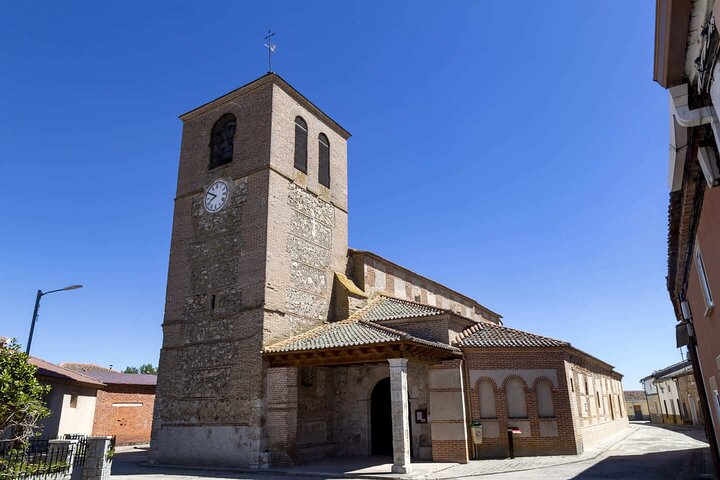 Hello Segovia: Private 2-Hour Intro City Walk with Local Guide
