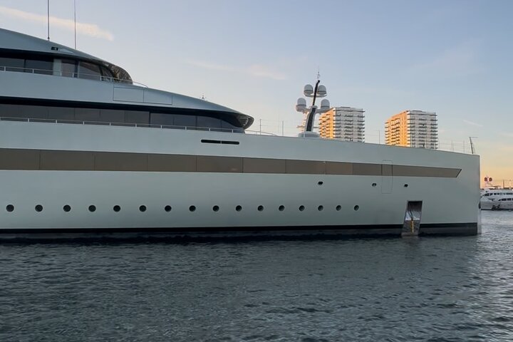 Mimosas, Mansions & Megayachts Tour