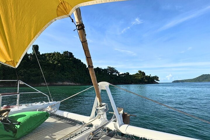 Kota Kinabalu: Catamaran Snorkeling, Paddlebord, Kayak with Meal