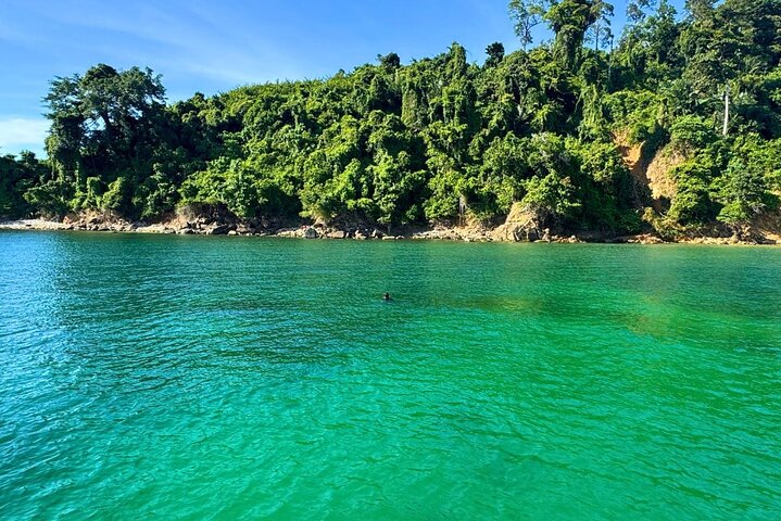 Kota Kinabalu: Catamaran Snorkeling, Paddlebord, Kayak with Meal