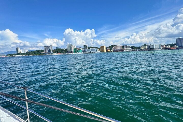 Kota Kinabalu: Catamaran Snorkeling, Paddlebord, Kayak with Meal