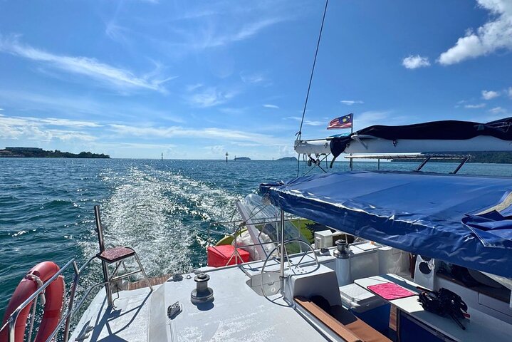 Kota Kinabalu: Catamaran Snorkeling, Paddlebord, Kayak with Meal