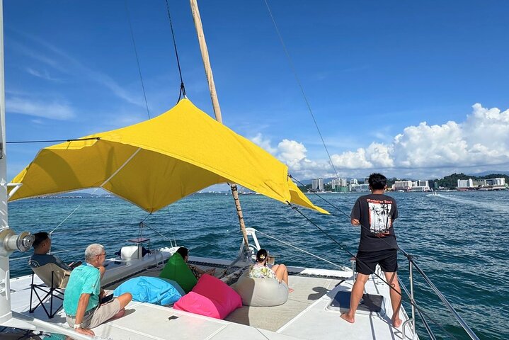 Kota Kinabalu: Catamaran Snorkeling, Paddlebord, Kayak with Meal