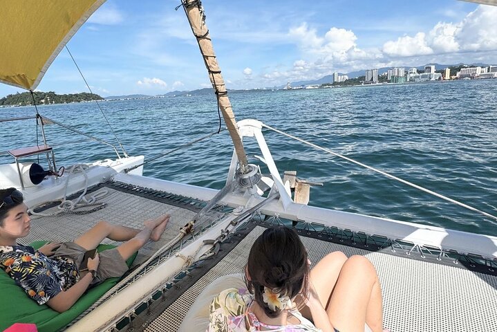 Kota Kinabalu: Catamaran Snorkeling, Paddlebord, Kayak with Meal