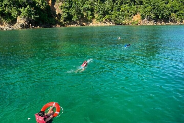 Kota Kinabalu: Catamaran Snorkeling, Paddlebord, Kayak with Meal