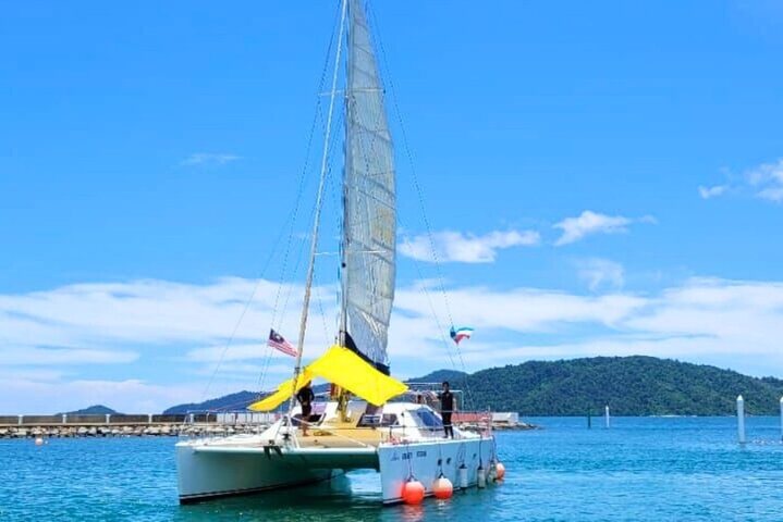Kota Kinabalu: Catamaran Snorkeling, Paddlebord, Kayak with Meal