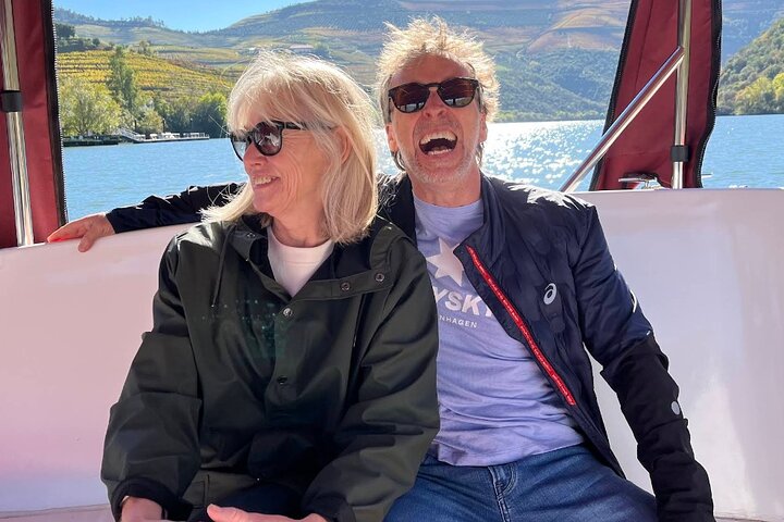 Boat tour 50min through the river Douro in Pinhão