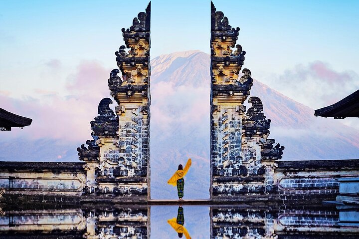 East Bali Tour: Gate of Heaven, Water Palace, Sleeping Gajah