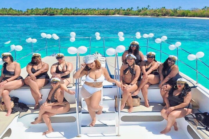 Sand-Bar Punta Cana Party Boat unlimited drinks, snorkeling Vibes