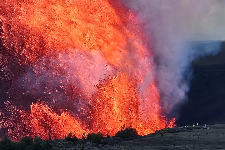 Hawaii Volcanoes, Waterfalls, Beaches & Hilo Highlights Day Tour