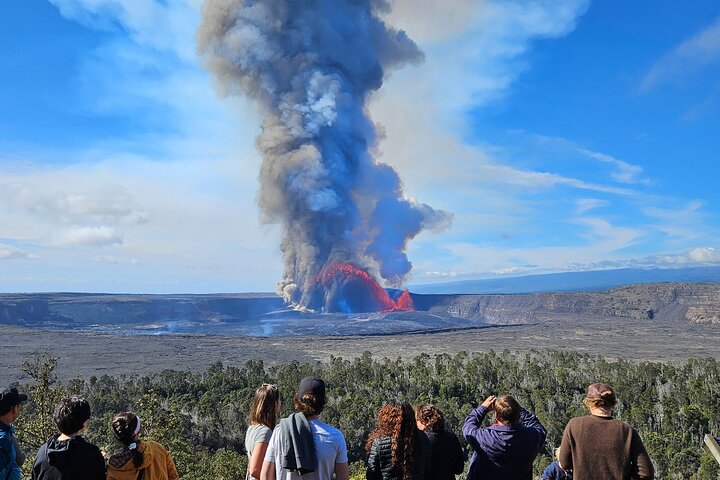 Hawaii Volcanoes, Waterfalls, Beaches & Hilo Highlights Day Tour