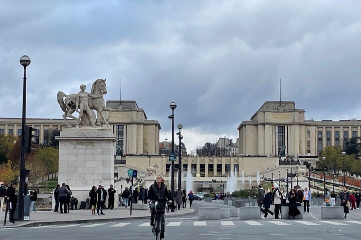 Paris with Love Private Guide and Driver