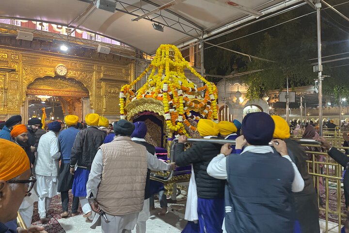 Golden Temple Night Ceremony and Light Visit Tour with Pick-Drop