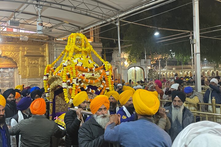 Golden Temple Night Ceremony and Light Visit Tour with Pick-Drop
