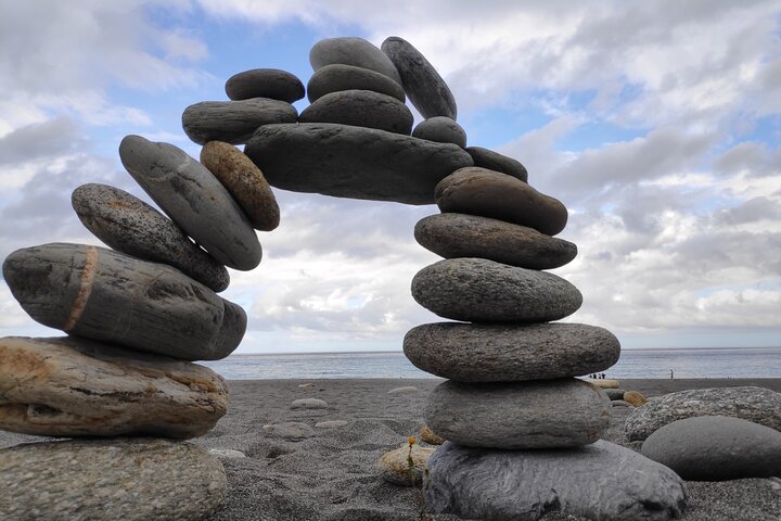 Hualien Tour in Qixingtan Beach, Liyu Lake, and Lintianshan Park