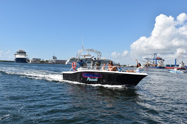 Parasailing along Fort Lauderdale Beach