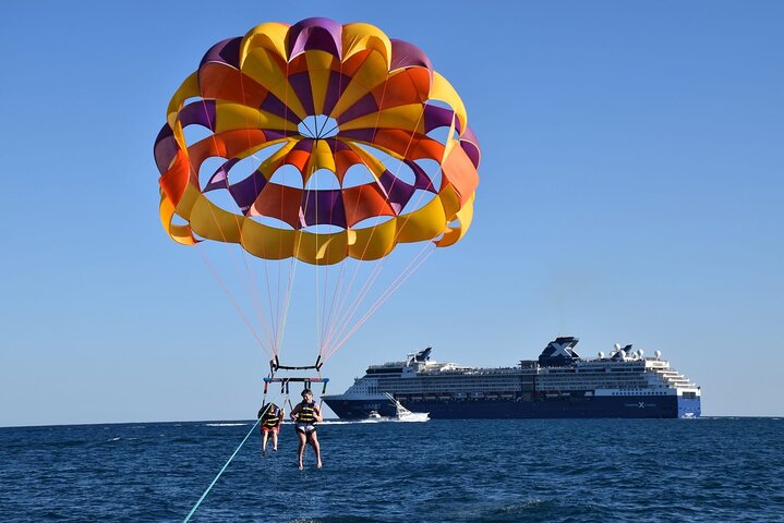 Parasailing along Fort Lauderdale Beach