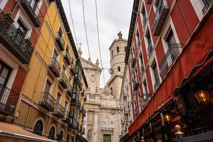 Hello León: Private 2-Hour Intro City Walk with Local Guide