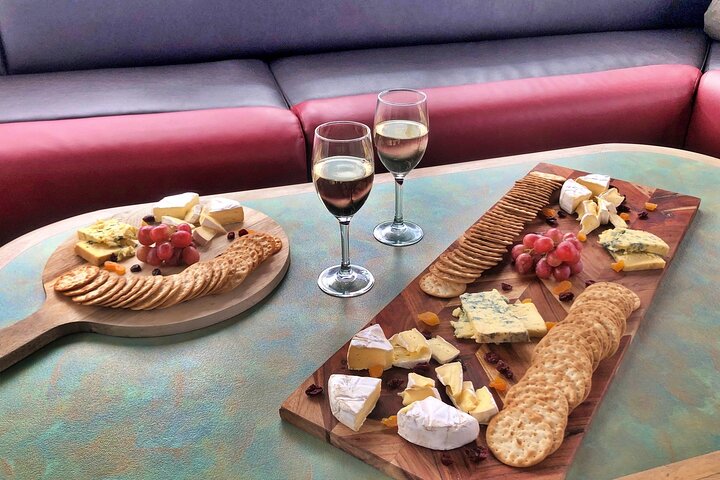 Lake Wanaka 1-Hour Cruise Including Wine and Cheese