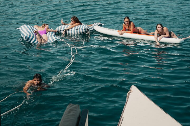 4 in 1 Nusa Lembongan Breakfast and Snorkel Catamaran Cruise