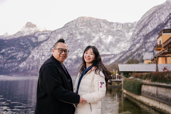 Private Vacation Photoshoot with Photographer in Hallstatt