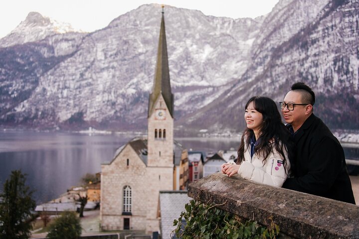 Private Vacation Photoshoot with Photographer in Hallstatt