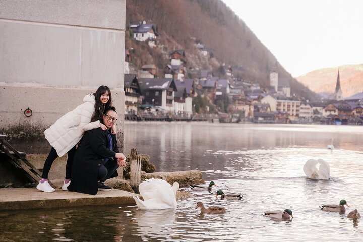 Private Vacation Photoshoot with Photographer in Hallstatt