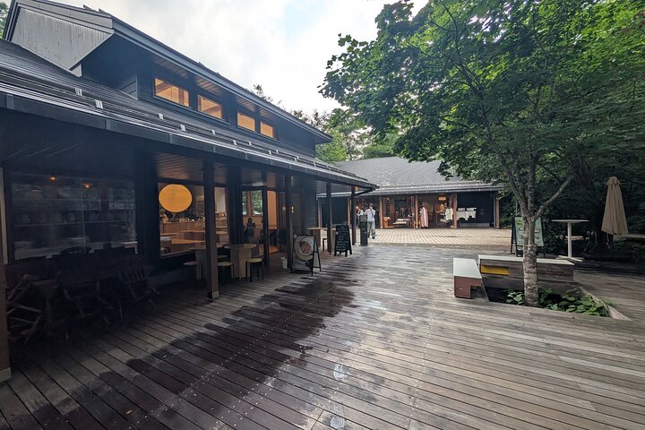Hands-Free Private Sightseeing Shuttle from Karuizawa to Kusatsu