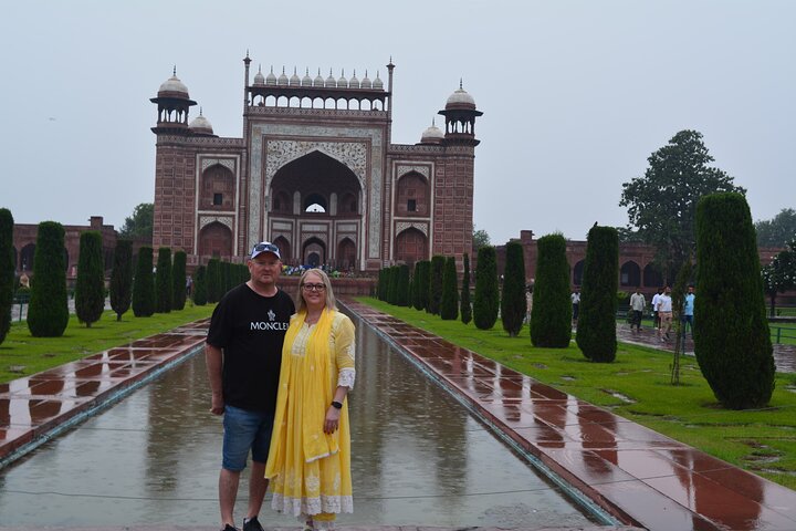 All Inclusive Day Trip to Taj Mahal, Agra Fort and Baby Taj from Delhi by Car