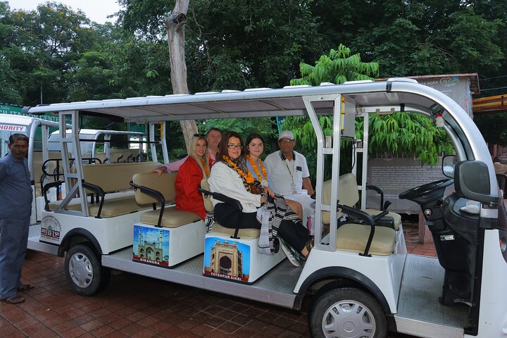 All Inclusive Day Trip to Taj Mahal, Agra Fort and Baby Taj from Delhi by Car