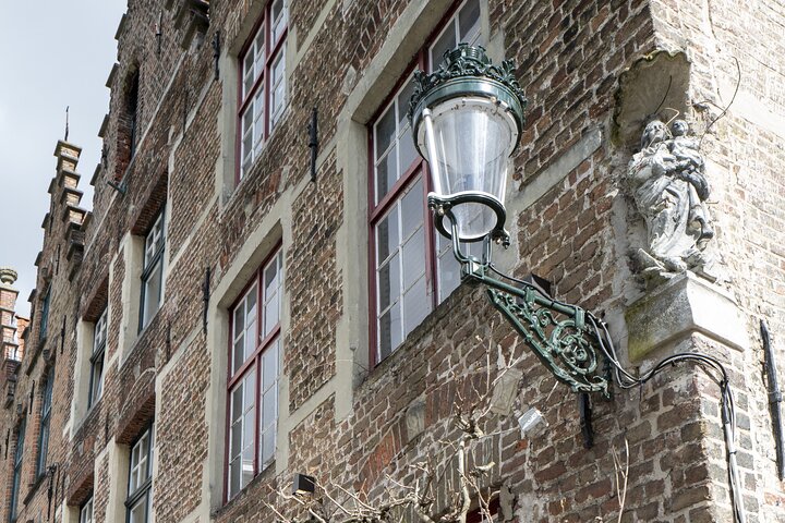 Guided Walking Tour of Bruges with Canal Cruise and Tastings