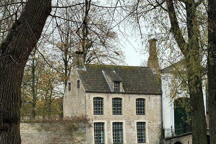 Guided Walking Tour of Bruges with Canal Cruise and Tastings
