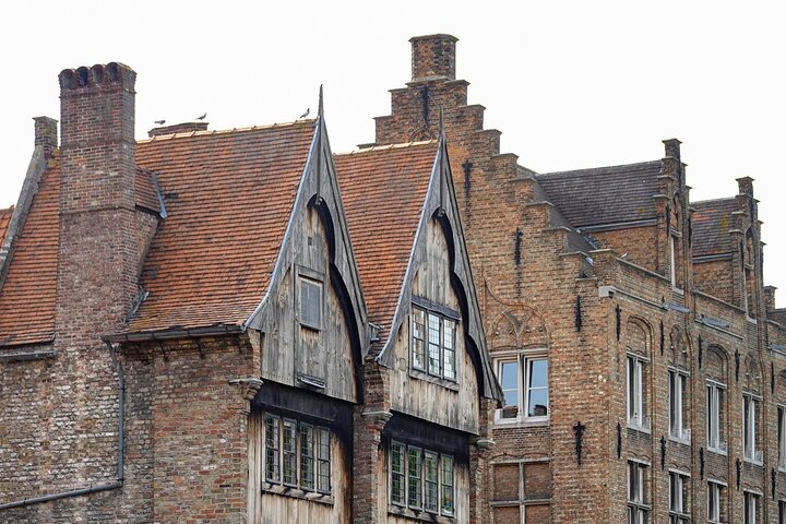 Guided Walking Tour of Bruges with Canal Cruise and Tastings